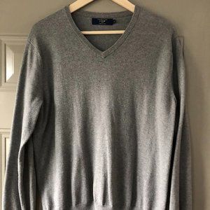 Gray V-neck sweater, cashmere blend